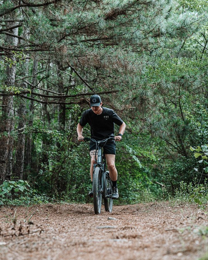 How to Safely Avoid Wild Animals While Cycling: Essential Tips